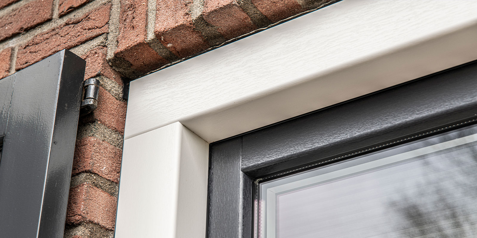 Strak modern kunststof kozijn of houtlook kunststof kozijn: welke stijl past bij jouw woning?